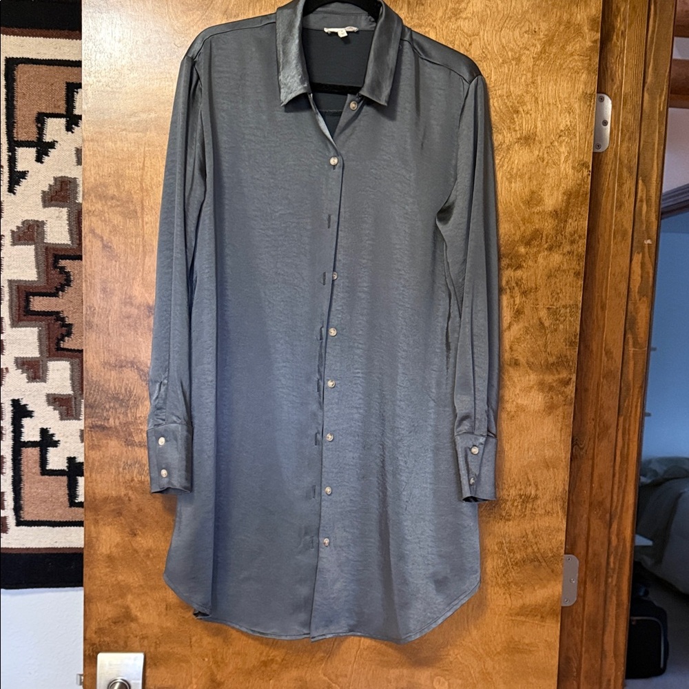 Mystree button down M oversized shiny silver/ gray NWOT never worn